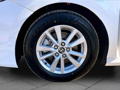 Used 2025 Toyota Camry LE FWD image 12