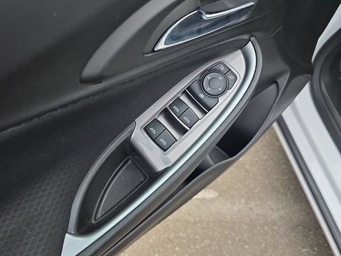 Used 2023 Chevrolet Malibu LT FWD image 11