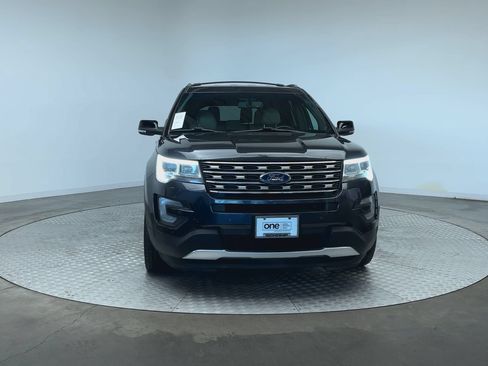 Used 2017 Ford Explorer XLT w/ Equipment Group 201A AWD/4WD image 3