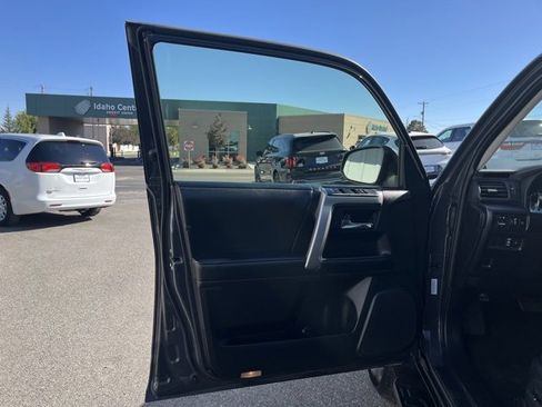 Used 2024 Toyota 4Runner SR5 Premium image 28