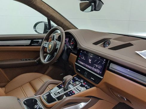 Certified 2023 Porsche Cayenne Turbo AWD/4WD image 43