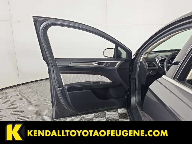 Used 2019 Ford Fusion SE w/ Equipment Group 151A FWD image 20