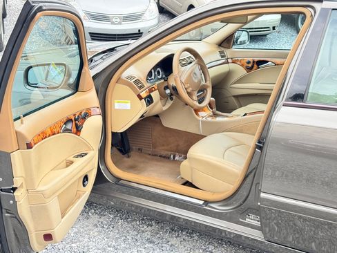 Used 2009 Mercedes-Benz E 350 4MATIC Sedan image 10