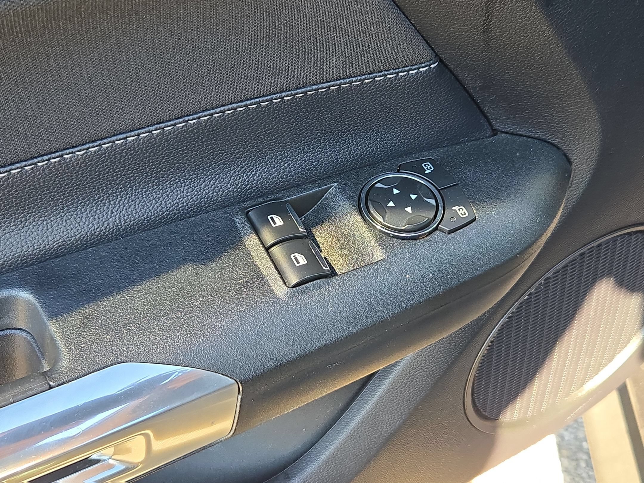 Used 2018 Ford Mustang Coupe RWD image 11