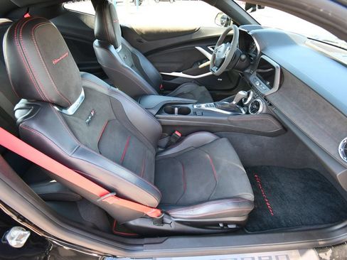 Used 2017 Chevrolet Camaro ZL1 RWD image 13