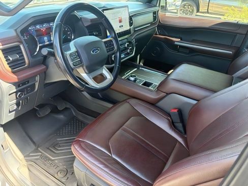 Used 2023 Ford Expedition Limited RWD image 11