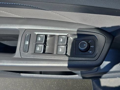 Used 2023 Volkswagen Atlas Cross Sport SE AWD/4WD image 31