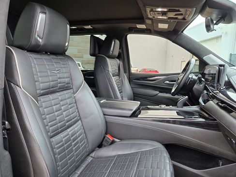 Certified 2024 Cadillac Escalade ESV V w/ LPO, ONYX Package image 29