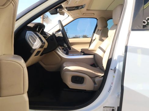 Used 2017 Land Rover Range Rover Sport SE image 17