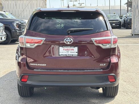 Used 2016 Toyota Highlander XLE w/ Preferred Accessory Package FWD image 6