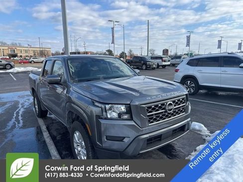 Used 2023 Nissan Frontier SV image 3