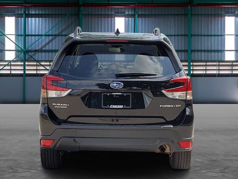 Used 2020 Subaru Forester Premium AWD/4WD image 4