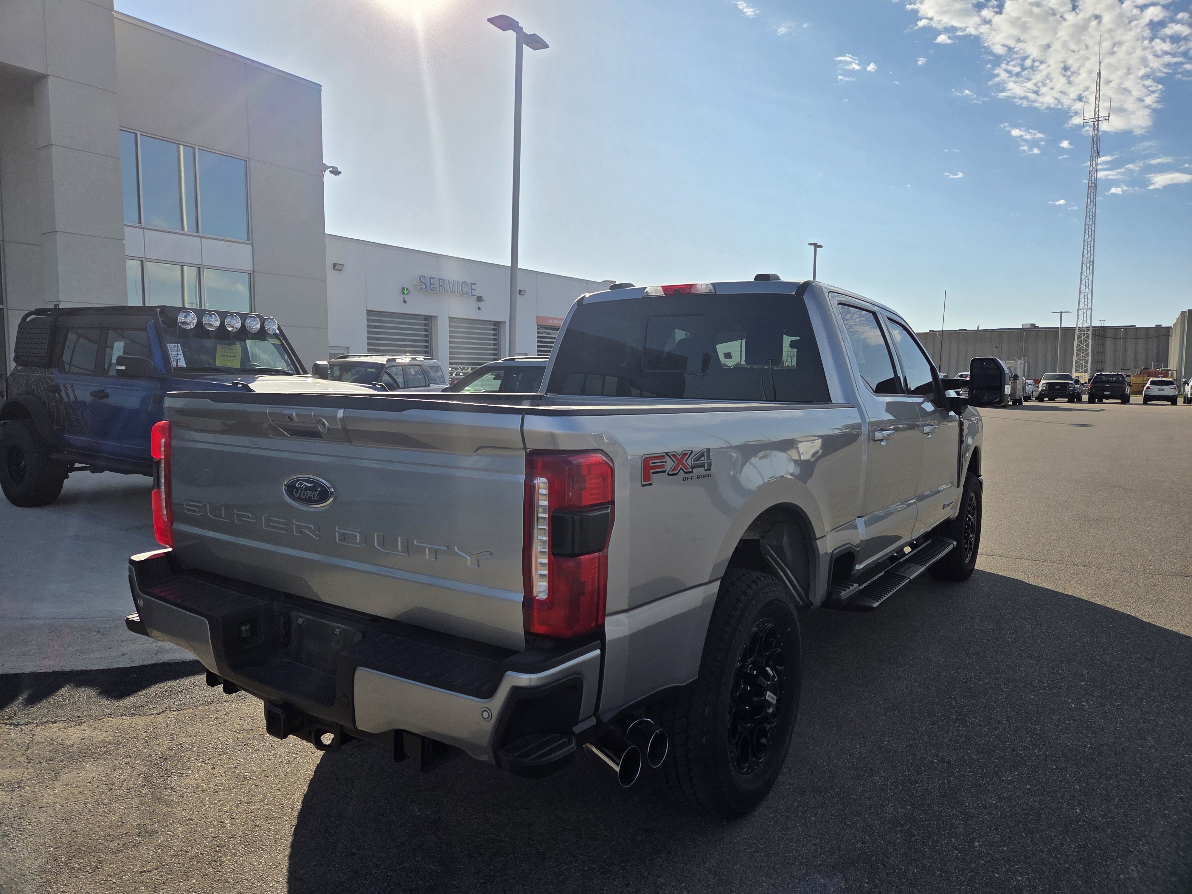 Used 2023 Ford F350 Lariat w/ Lariat Ultimate Package AWD/4WD image 4