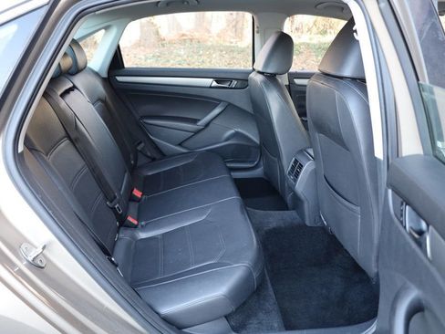 Used 2015 Volkswagen Passat TDI SE image 21