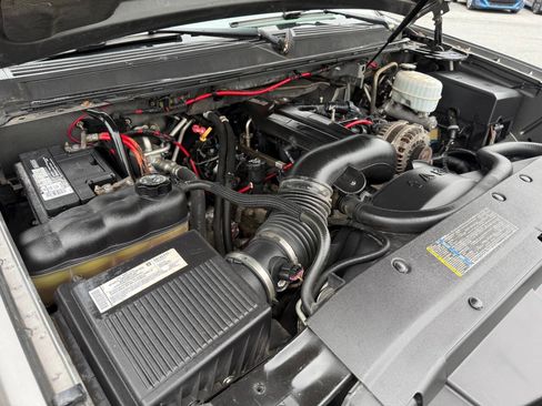 Used 2007 Chevrolet Suburban 2500 LT w/ LT Preferred Equipment Group AWD/4WD image 38