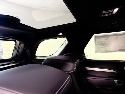 Used 2025 Land Rover Discovery Dynamic SE image 40