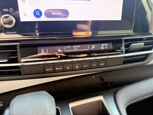 Used 2026 Toyota Sienna LE FWD image 30