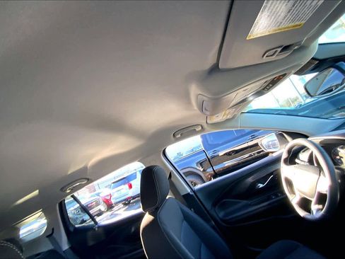 Used 2023 GMC Terrain SLE w/ Driver Convenience Package image 18