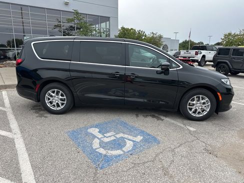 New 2026 Chrysler Pacifica Select image 38