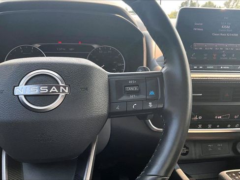 Used 2025 Nissan Rogue SV AWD/4WD image 13