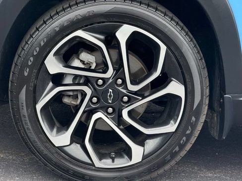 Used 2024 Chevrolet Trax RS w/ Sunroof Package FWD image 12