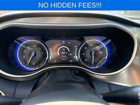 Used 2024 Chrysler Pacifica Touring-L FWD image 15