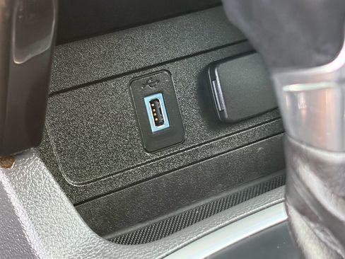 Used 2017 Ford Escape Titanium FWD image 28