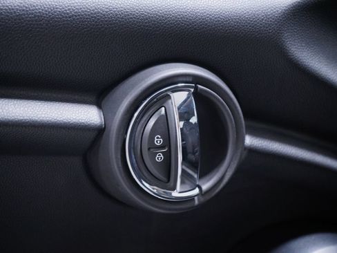 Used 2024 MINI Cooper 2-Door Hardtop FWD image 19