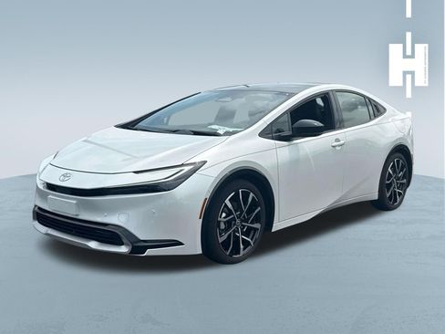 Used 2025 Toyota Prius Plug-In Hybrid w/ Limited Premium Package FWD image 3