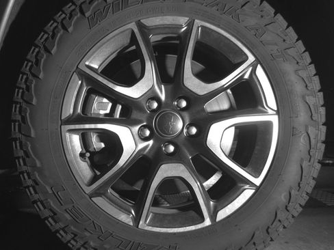 Used 2025 Jeep Compass Trailhawk AWD/4WD image 12