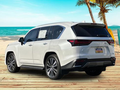 Used 2026 Lexus LX 700h Luxury image 4