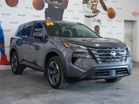 Used 2024 Nissan Rogue SV image 18