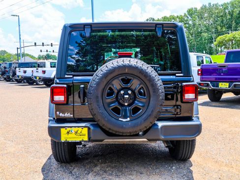 Used 2025 Jeep Wrangler Unlimited Sport AWD/4WD image 4