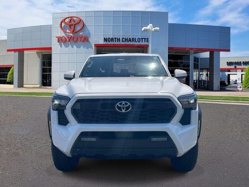 Used 2025 Toyota Tacoma TRD Off-Road AWD/4WD image 3