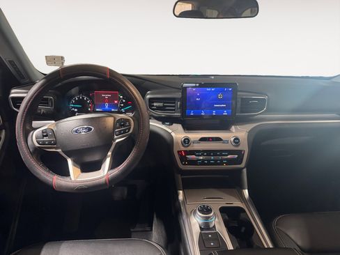 Used 2023 Ford Explorer XLT w/ Equipment Group 202A image 10