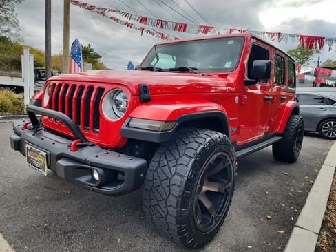 Used 2019 Jeep Wrangler Unlimited Sahara AWD/4WD image 1