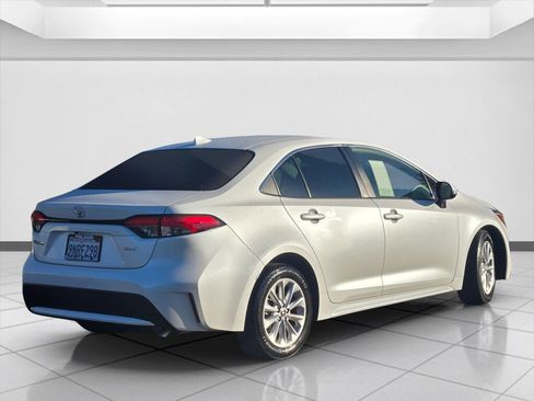 Used 2022 Toyota Corolla XLE image 5