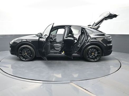 Certified 2022 Porsche Cayenne Turbo GT image 30