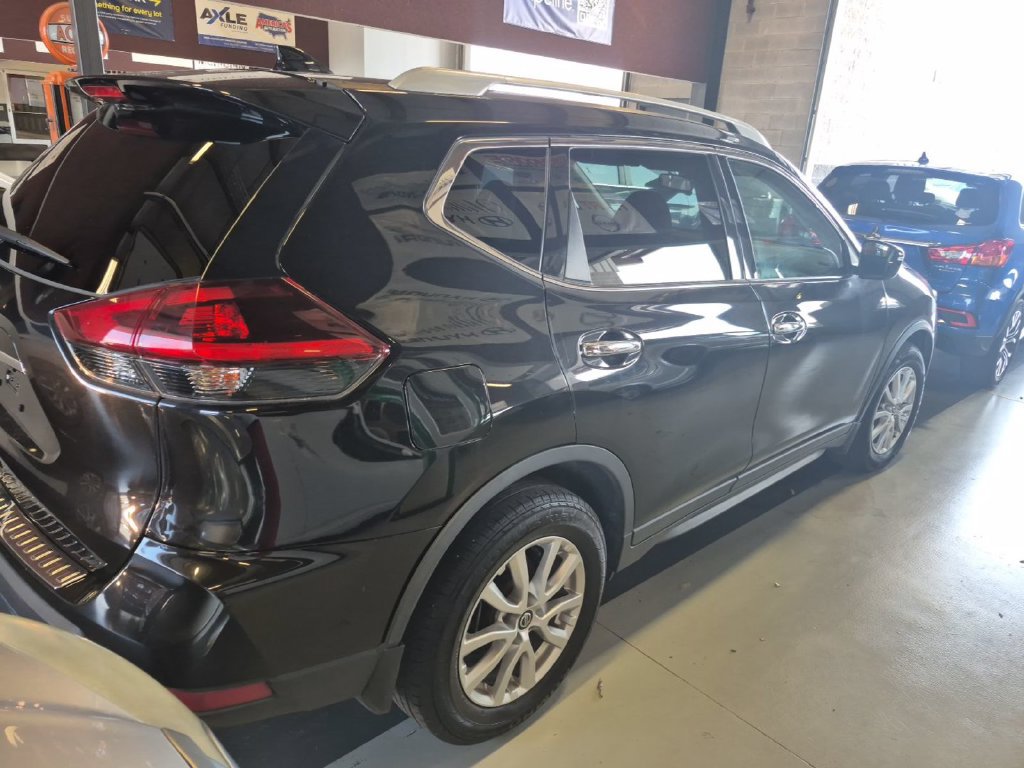 Used 2020 Nissan Rogue S w/ Special Edition Package FWD image 3