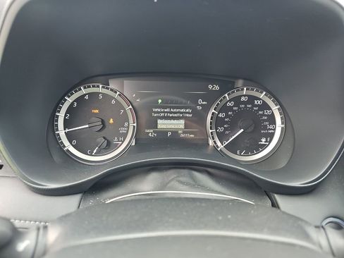 Used 2025 Toyota Highlander LE image 2