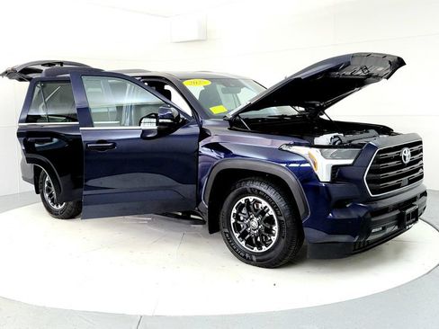 Certified 2025 Toyota Sequoia SR5 AWD/4WD image 12
