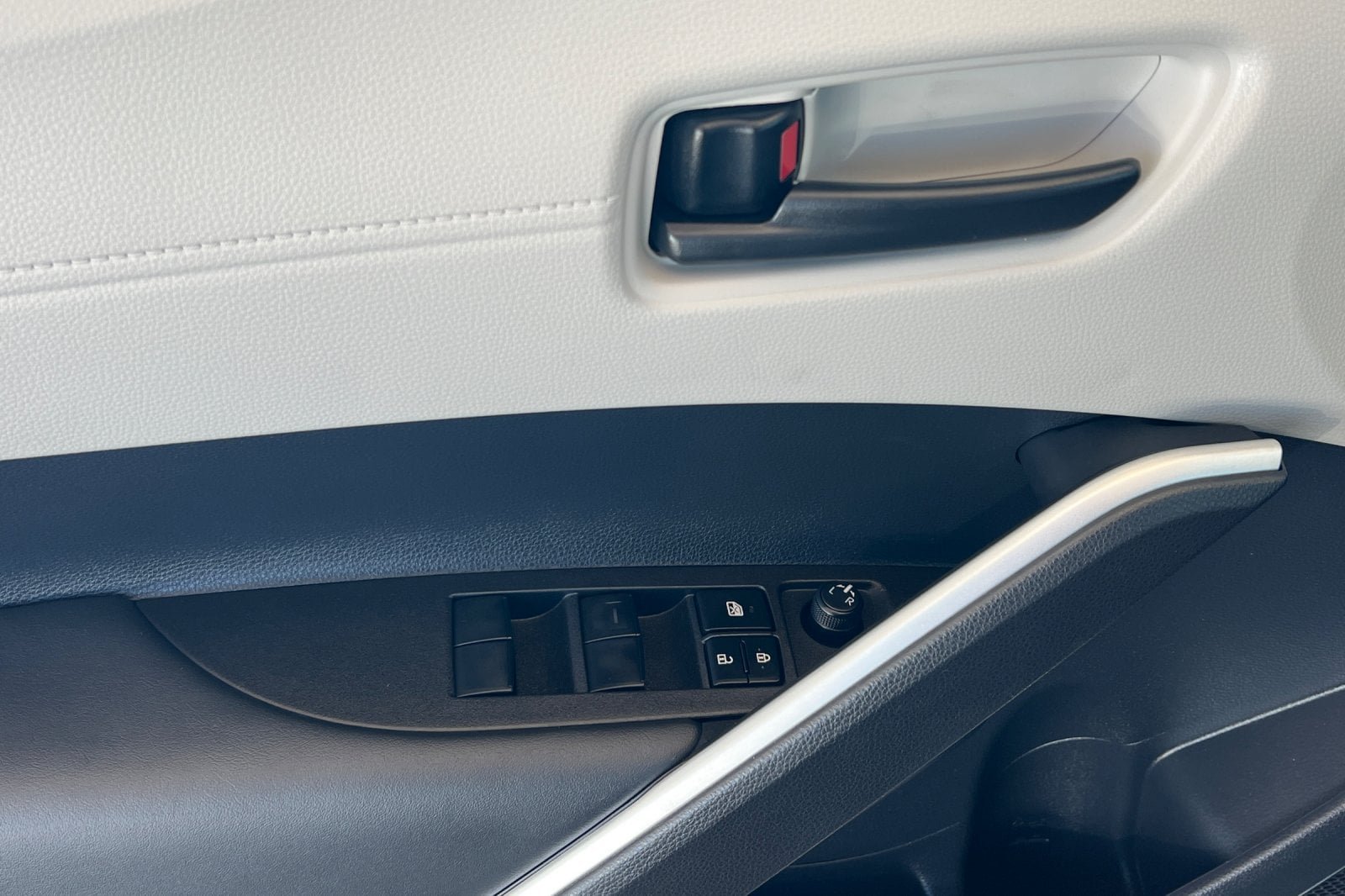 Certified 2026 Toyota Corolla Cross LE FWD image 11