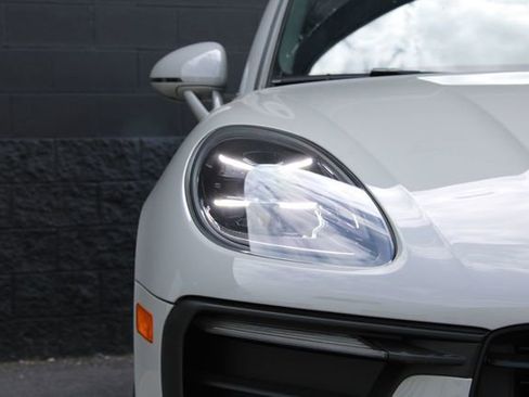 Used 2026 Porsche Macan image 12