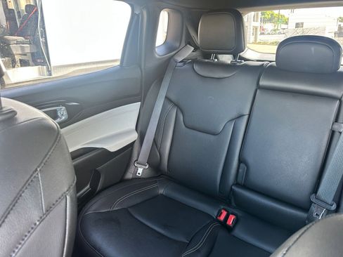 Used 2025 Jeep Compass Limited image 39