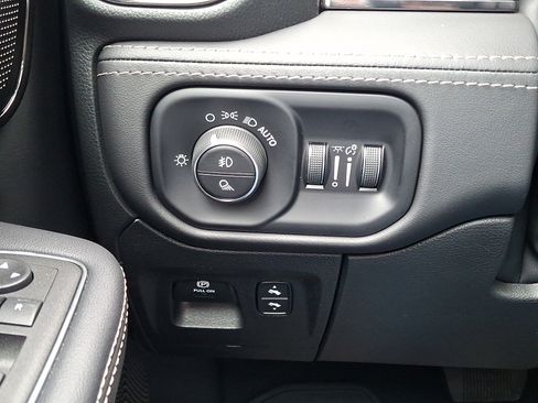 Used 2024 RAM 1500 Limited AWD/4WD image 28