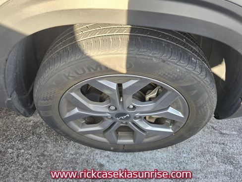 Used 2024 Kia Seltos LX AWD/4WD image 7