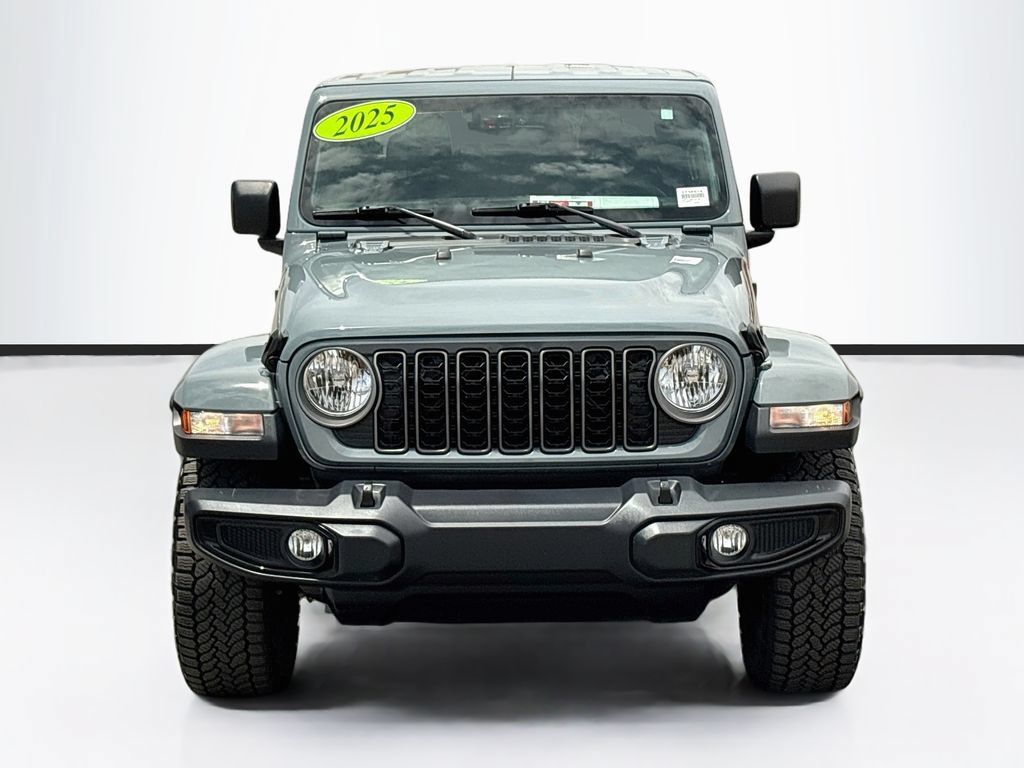 Used 2025 Jeep Gladiator Sport AWD/4WD image 2