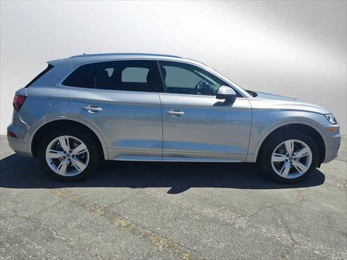Used 2018 Audi Q5 2.0T Premium Plus w/ Premium Plus Package AWD/4WD image 2