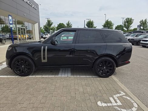 Used 2025 Land Rover Range Rover SE AWD/4WD image 8
