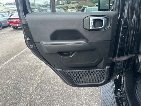 Used 2021 Jeep Gladiator Overland image 21